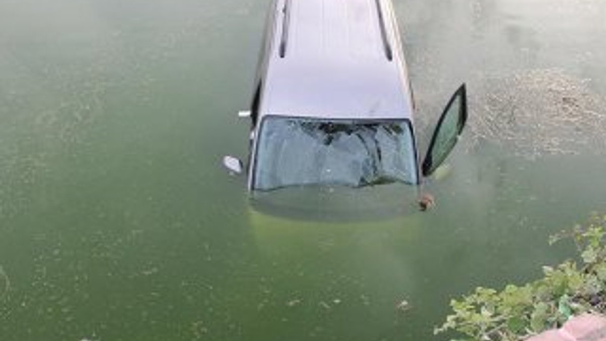 Adana'da nehre düşen araçtaki kadını babası kurtardı