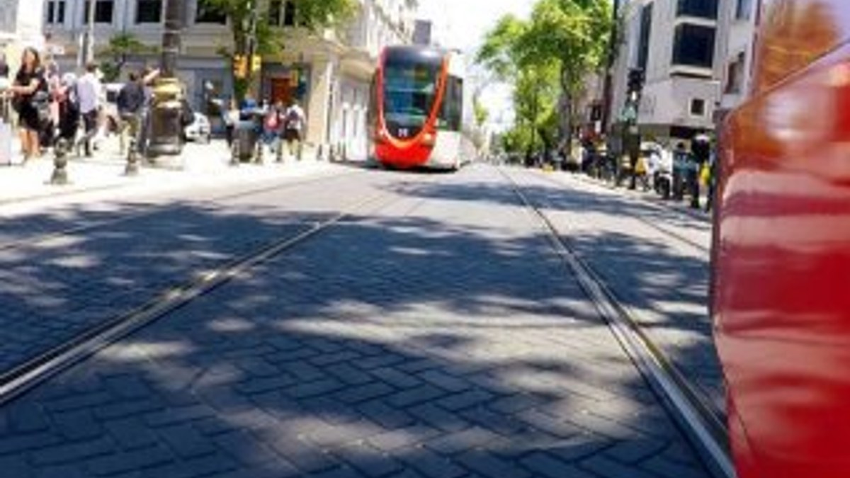 İBB, Çemberlitaş'taki tramvay hattının raylarını yeniledi