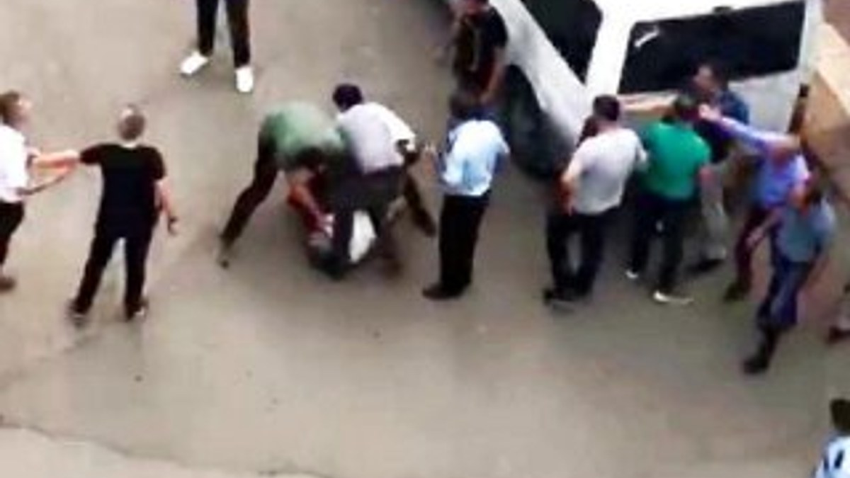 Yol verme kavgasında öfkeli sürücü polise tokat attı
