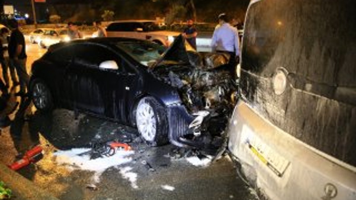 Kazada alev alan aracı TOMA söndürdü