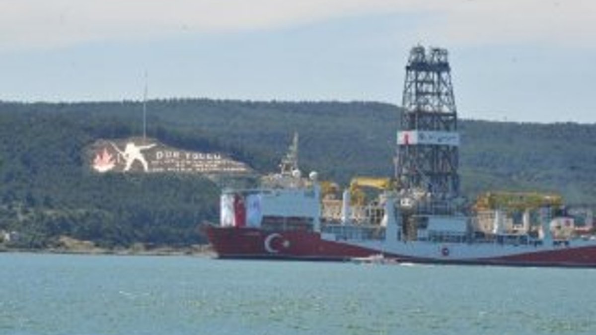 Sondaj gemisi 'Fatih' Çanakkale Boğazı'ndan geçti