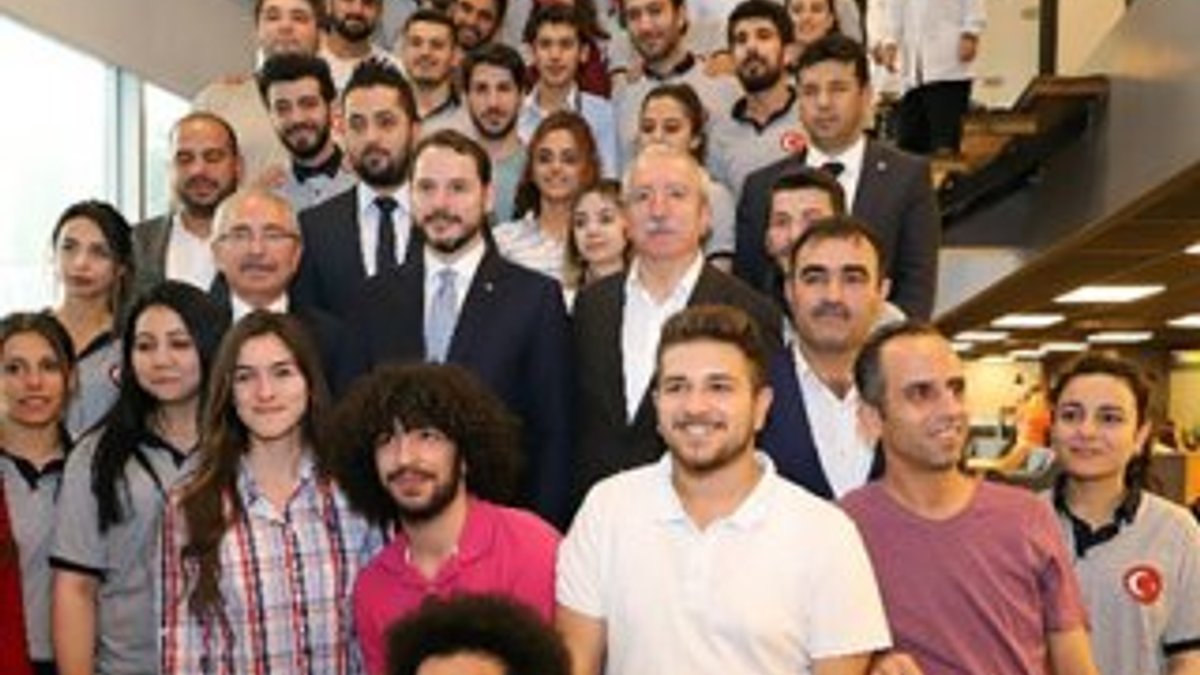 Bakan Albayrak Mardin'de gençlerle buluştu