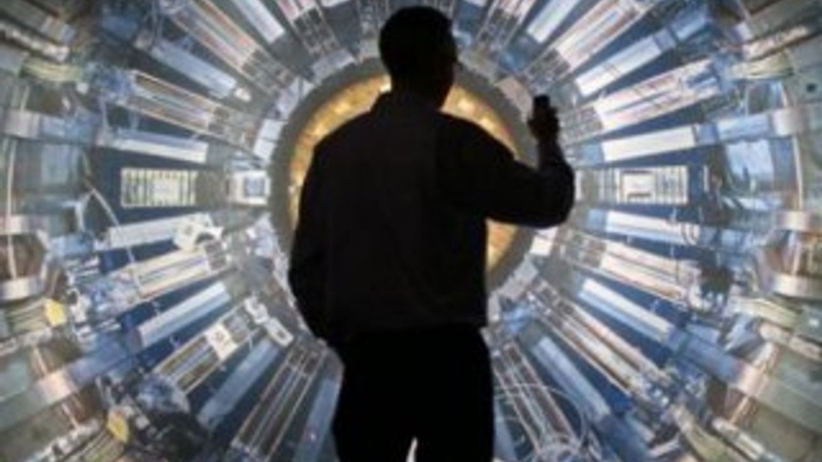 CERN deneyinde ilk: Aniden en ağır parçacıklar belirdi