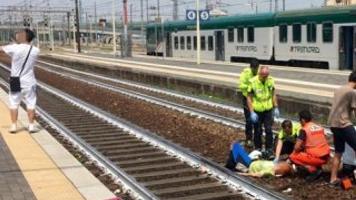 Tren kazasında selfie çeken adam