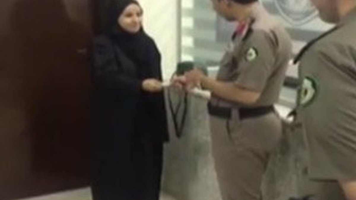 Suudi Arabistan'da kadınlar ehliyetlerini almaya başladı