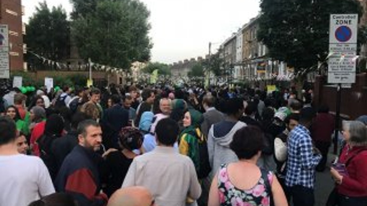 Londra'daki sokak iftarına ana muhalefet lideri geldi