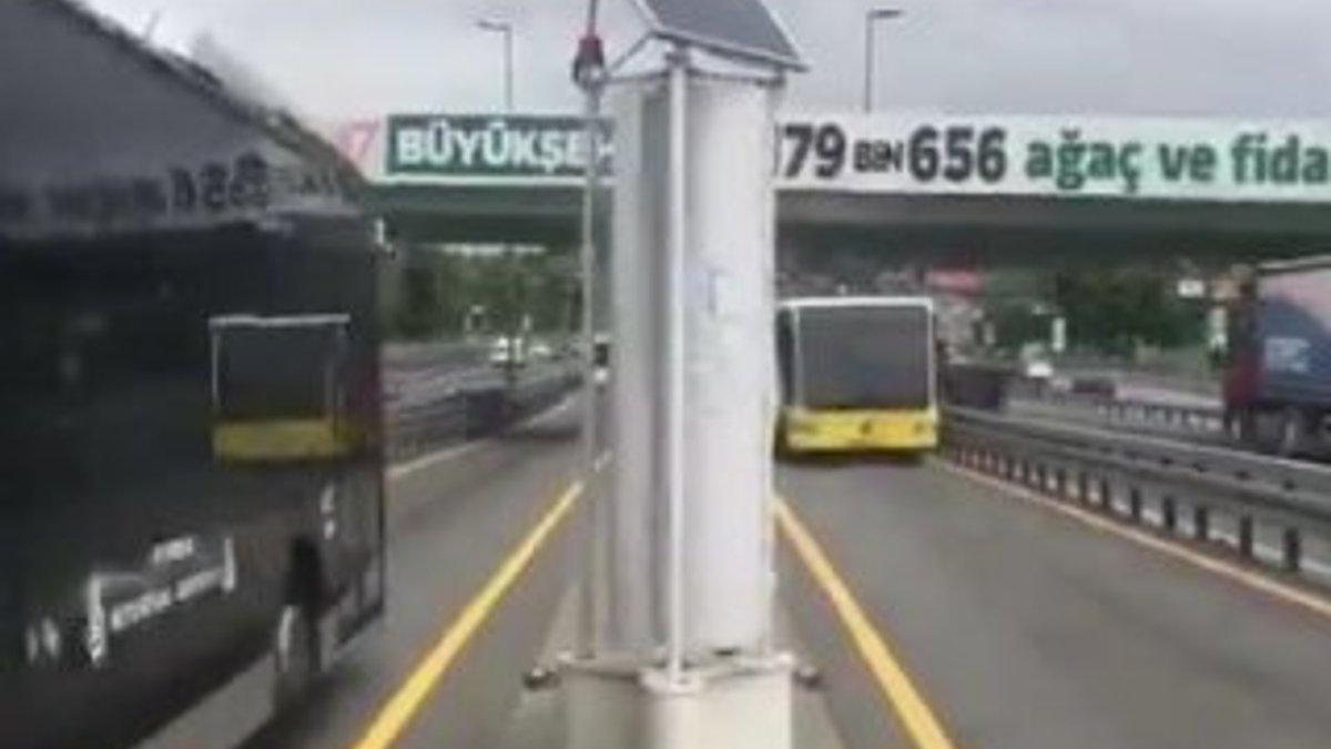 Metrobüs duraklarına rüzgar türbinleri kuruldu
