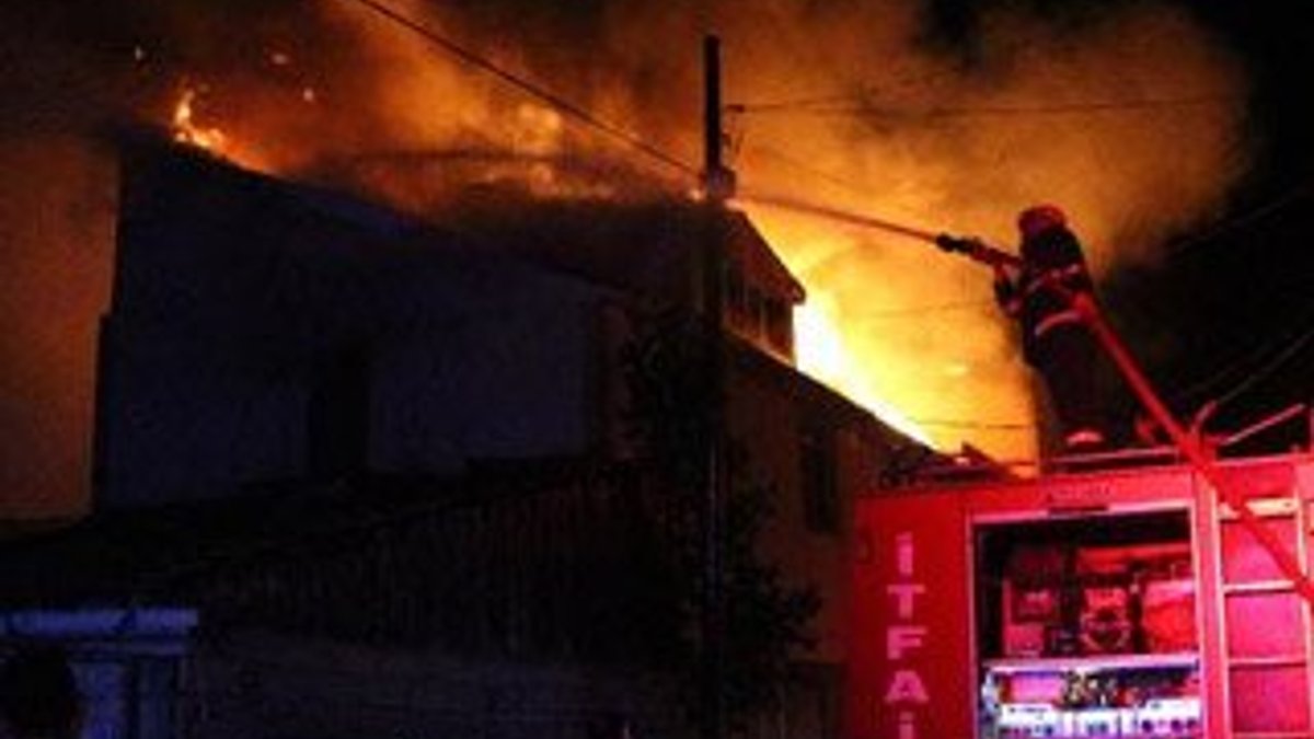Bolu'da yangın 3 aileyi evsiz bıraktı