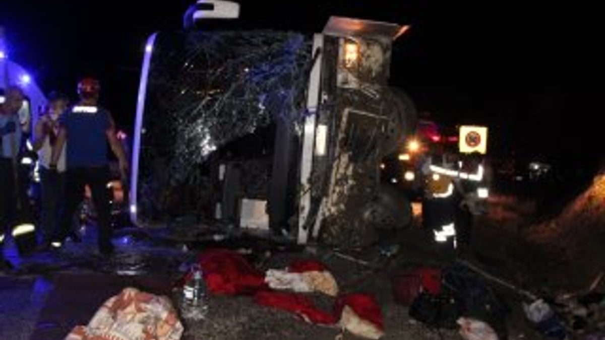 Karaman'da otobüs devrildi: 3 ölü, 47 yaralı