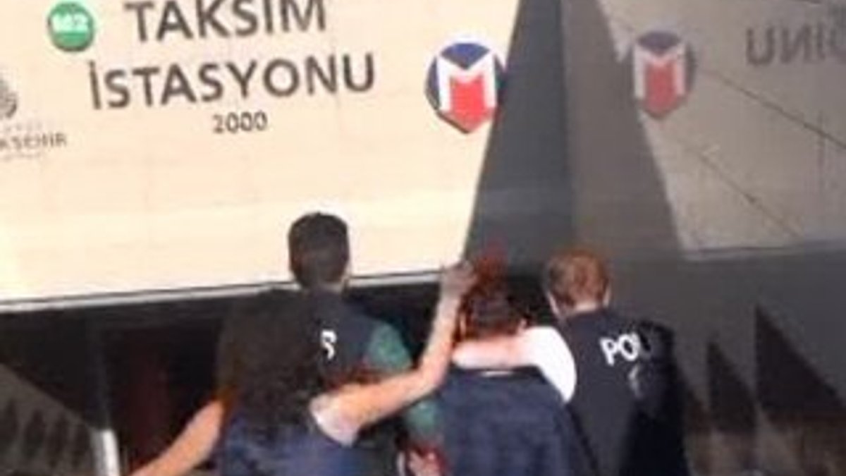 Taksim metrosunda tacizcisine tokat attı