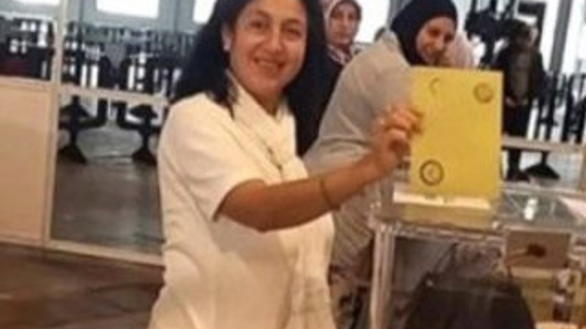 2 kez oy kullandığını iddia eden kadın İzmir’de gözaltına alındı