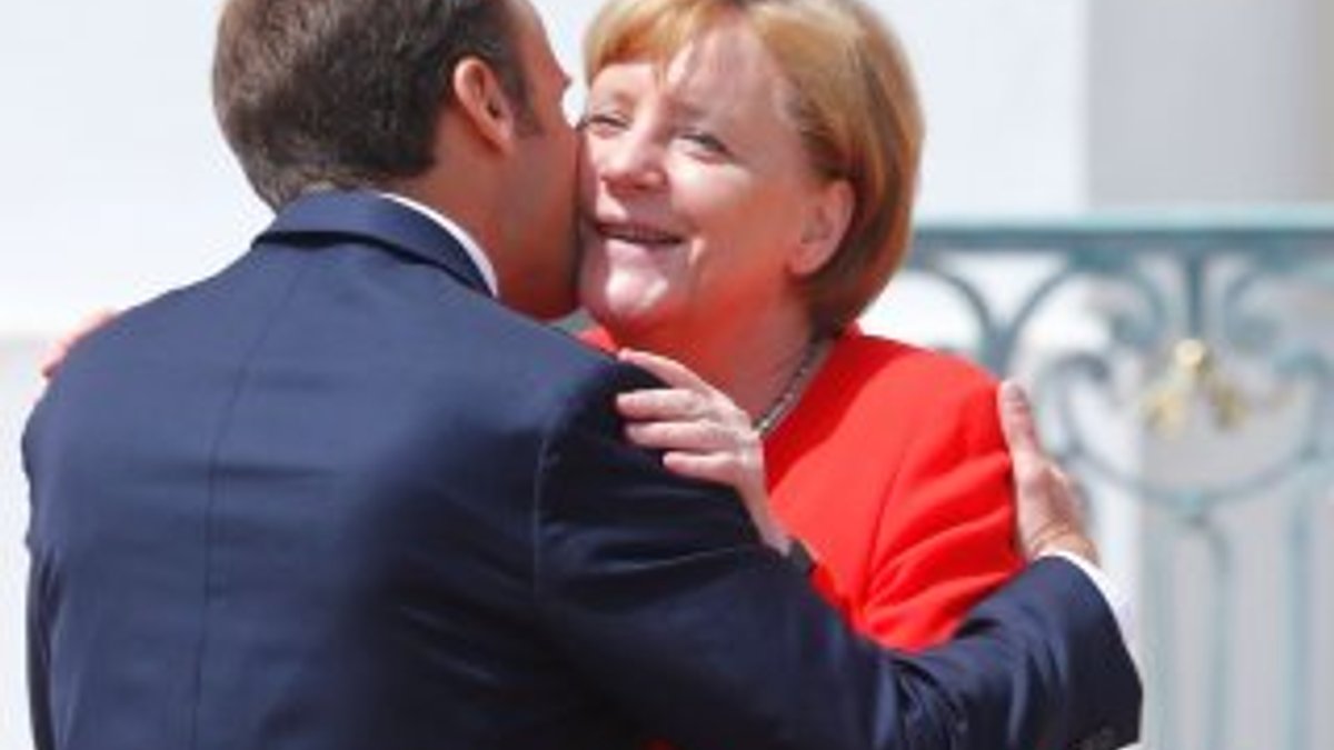 Merkel ve Macron bütçe oluşturma konusunda anlaştı