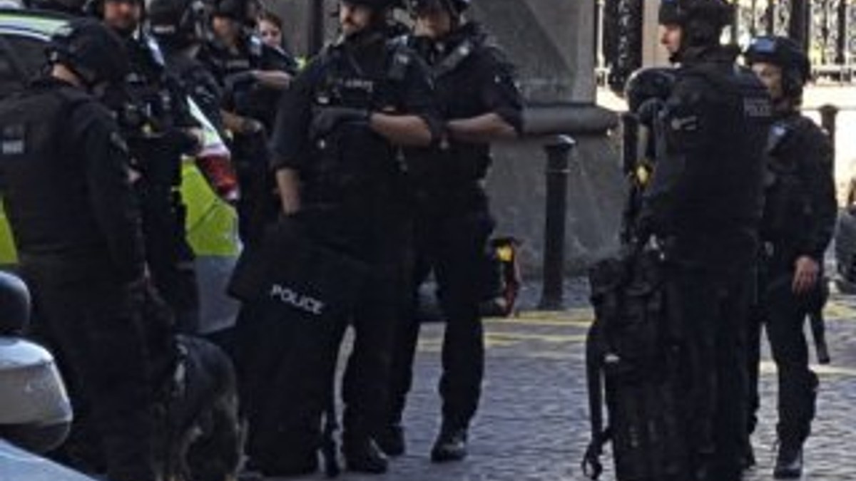 İngiltere'de bomba paniği