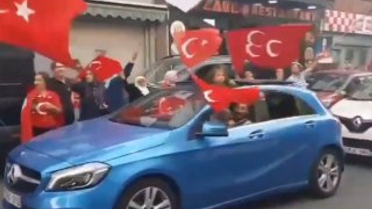 Brüksel'de Türk bayraklı kutlama