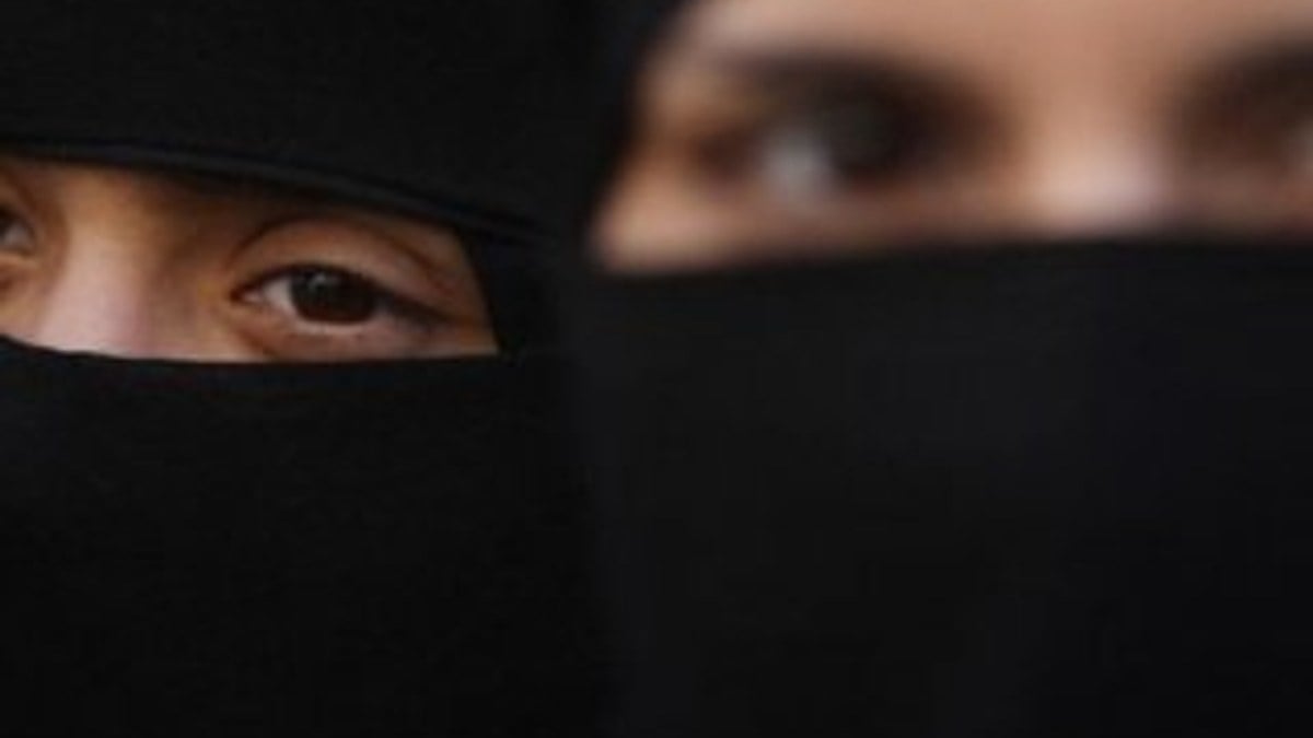 Hollanda'nın burka yasağına tepkiler büyüyor