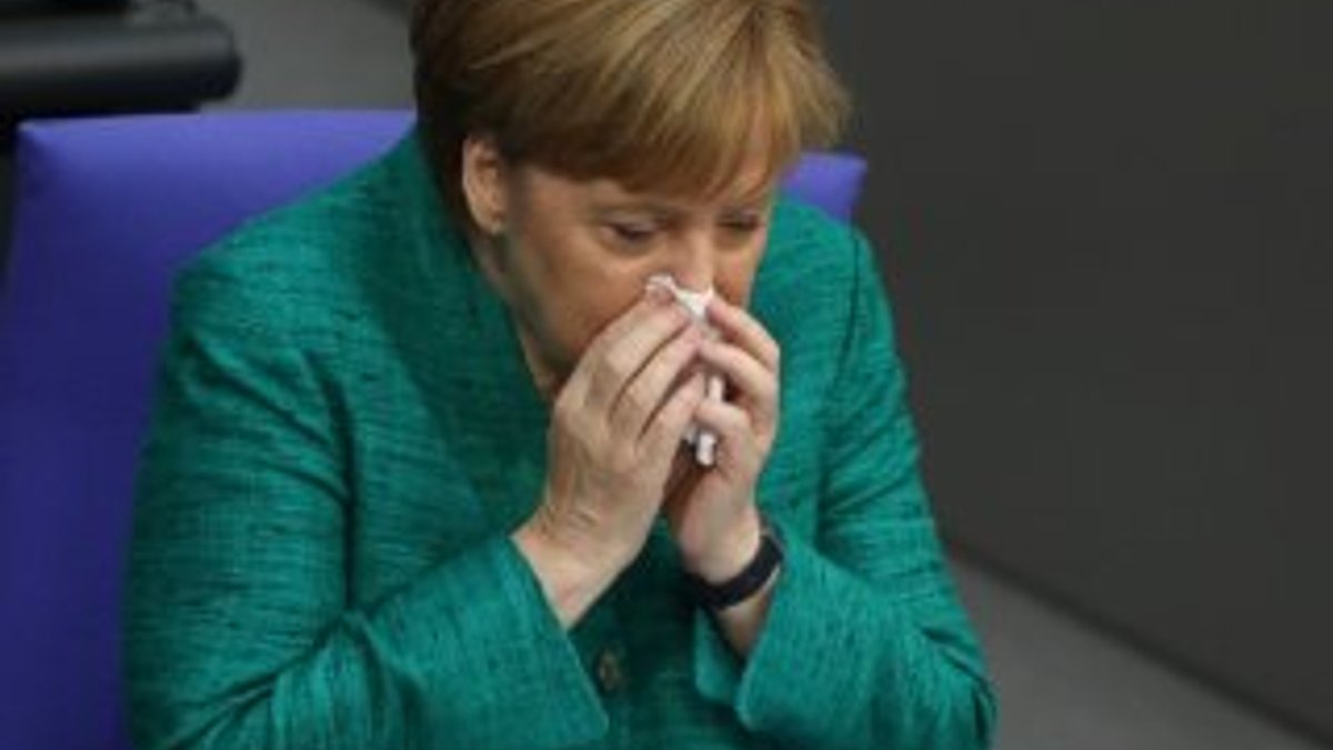 Merkel: Türkiye'ye 3 milyar euroluk yardımı gönderelim