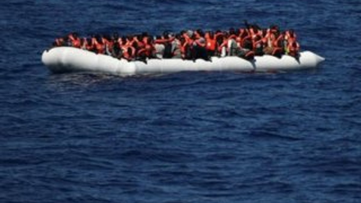 Libya açıklarında 100 göçmeni taşıyan bot battı