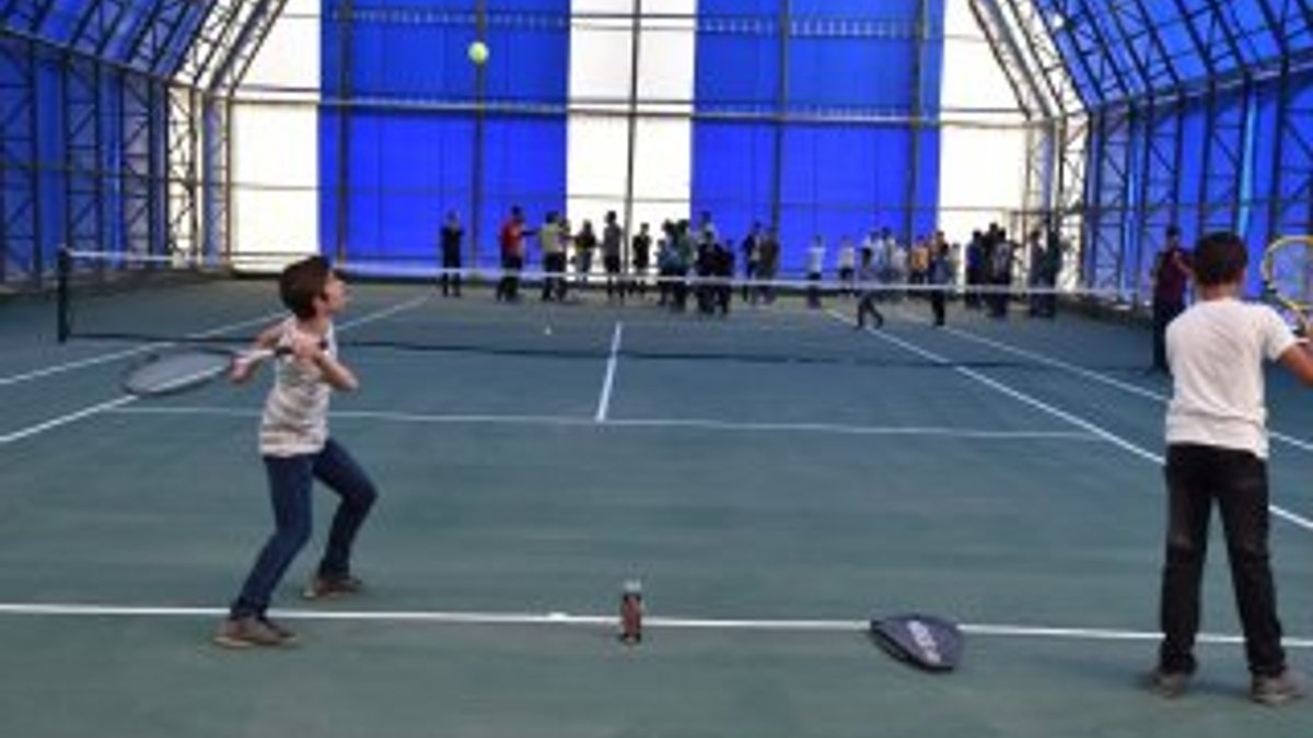 Yüksekova’da ilk defa tenis kortu açıldı