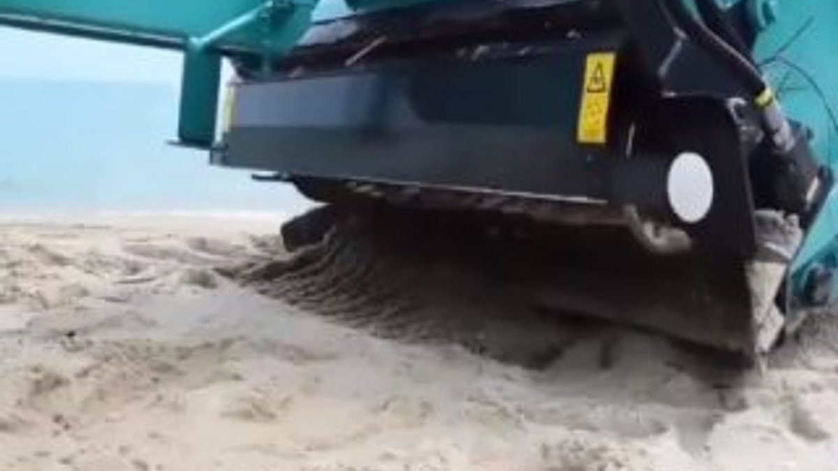Plajdan çöp temizleyen makine