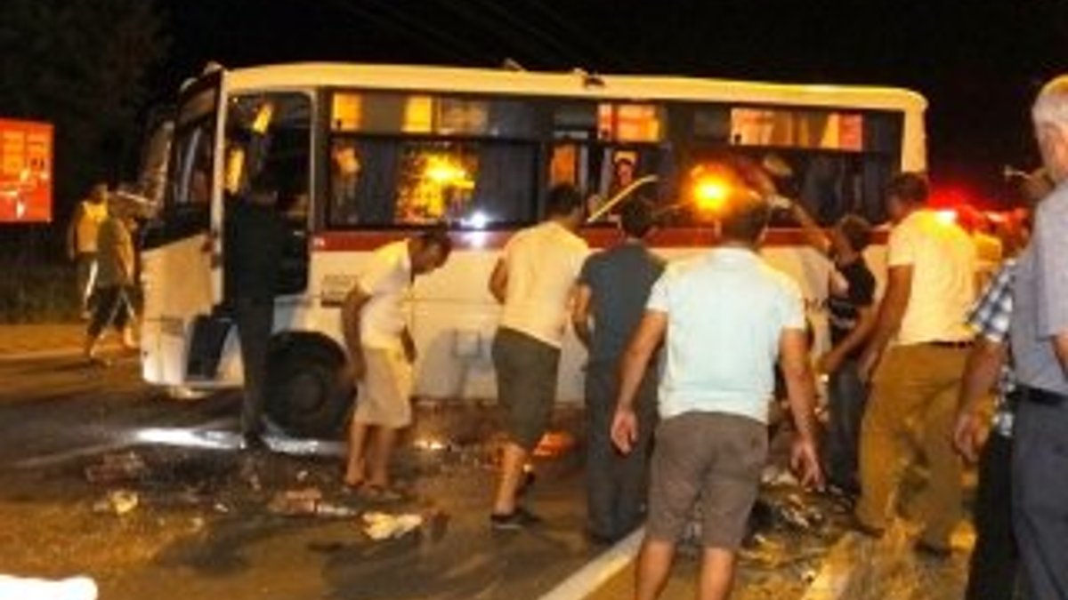 Balıkesir'de midibüs ve kamyon çarpıştı: 10 yaralı