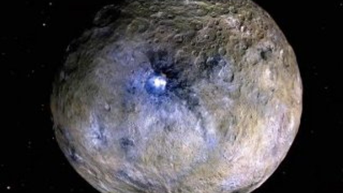 Dawn uydusu, cüce gezegen Ceres'i yakından fotoğrafladı