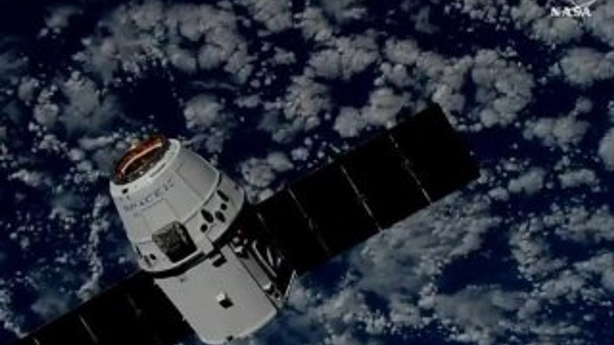 SpaceX'in kargo kapsülü UUİ'ye bağlandı