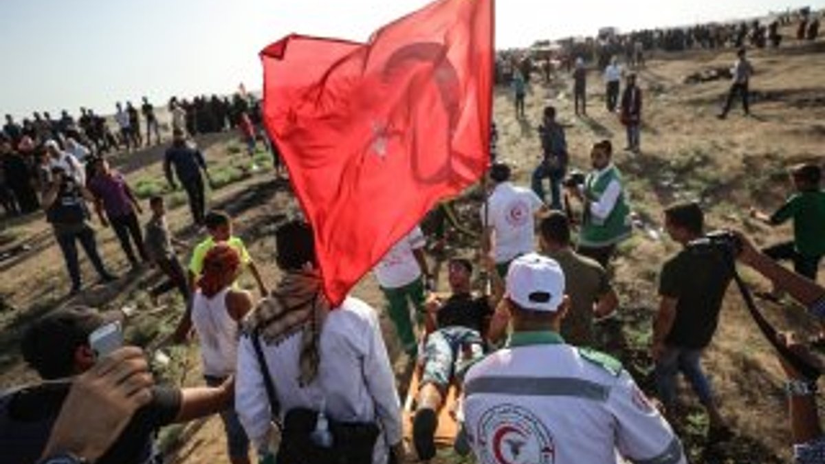 Gazze'de Türk bayrağı açan genç vuruldu
