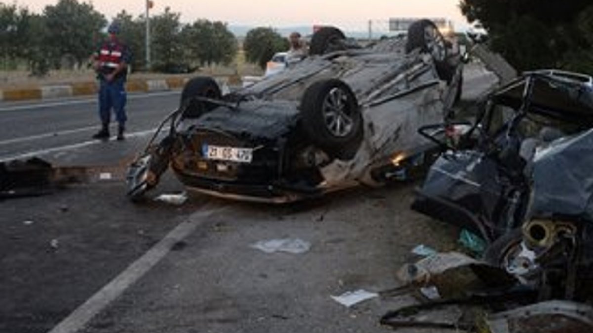 Uşak-İzmir yolunda kaza: 1 ölü 17 yaralı