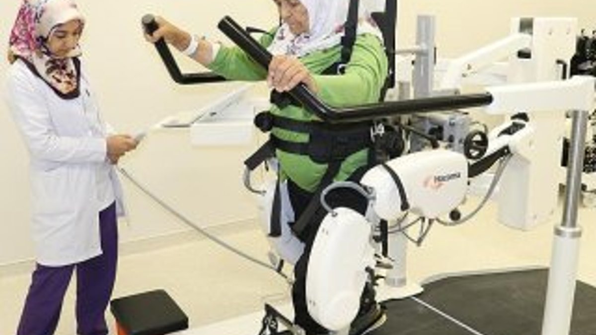 Şehir hastanelerine 'yürüme robotu' tedavisi