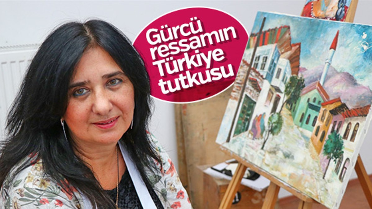 Türkiye sevgisini yaptığı resimlerle anlatıyor