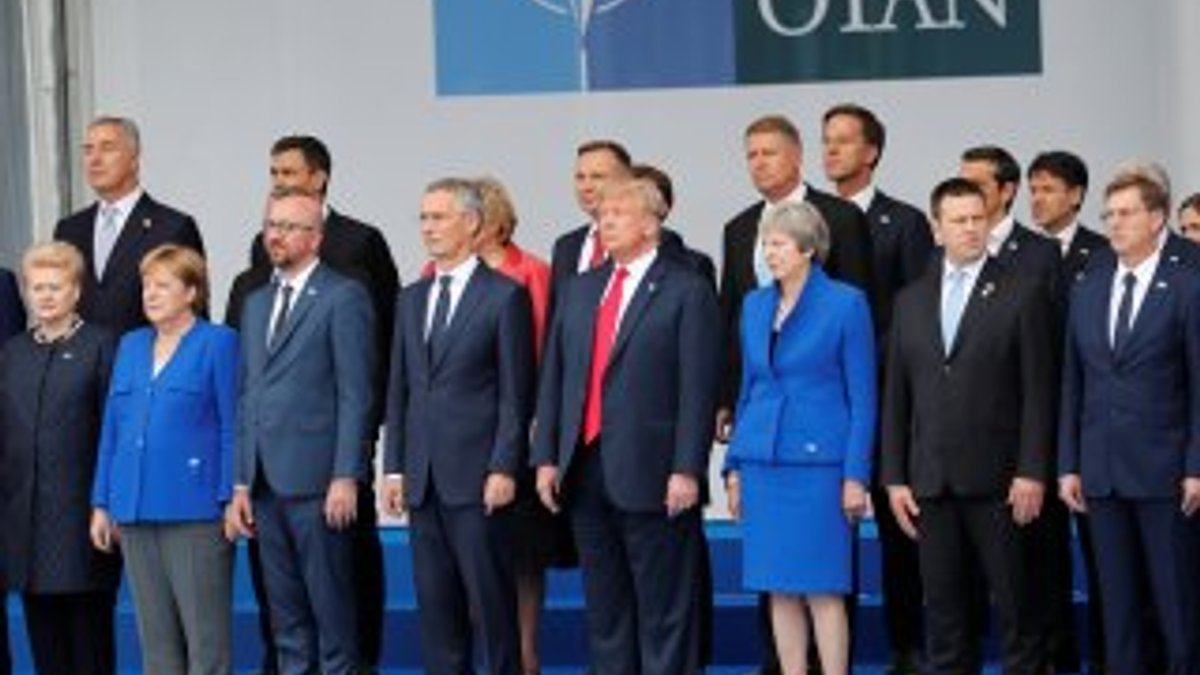 NATO zirvesinde Merkel ile May pişti oldu