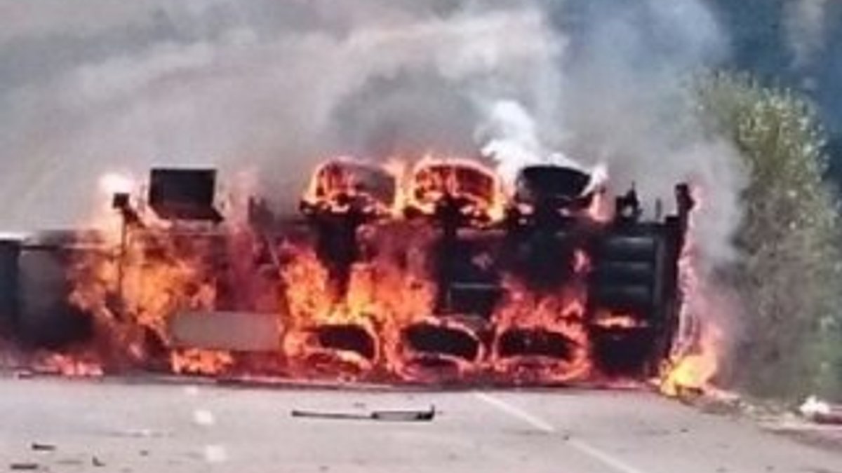 İran'da petrol tankeri yolcu otobüsüne çarptı: 16 ölü