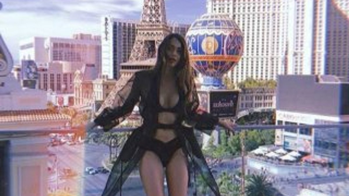 Dilan Çiçek Deniz'den Las Vegas'ta bikinili poz