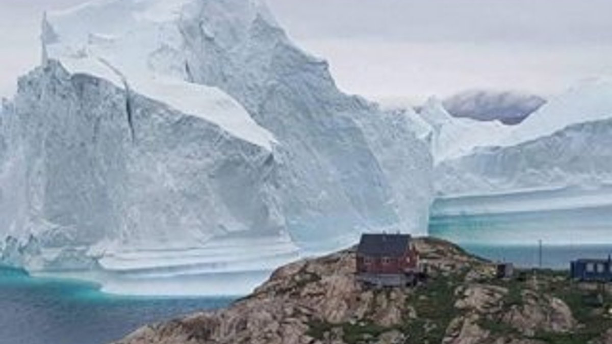 Buz kütlesi nedeniyle Grönland'daki köy boşaltıldı
