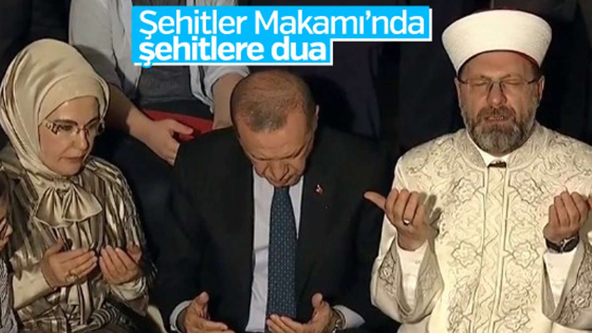 Erdoğan, Şehitler Makamı'nda dua etti