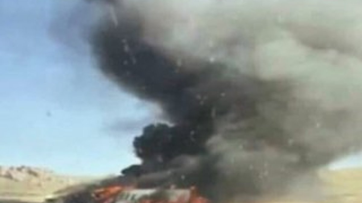 Ağrı'da PKK’lı teröristler 4 aracı ateşe verdi