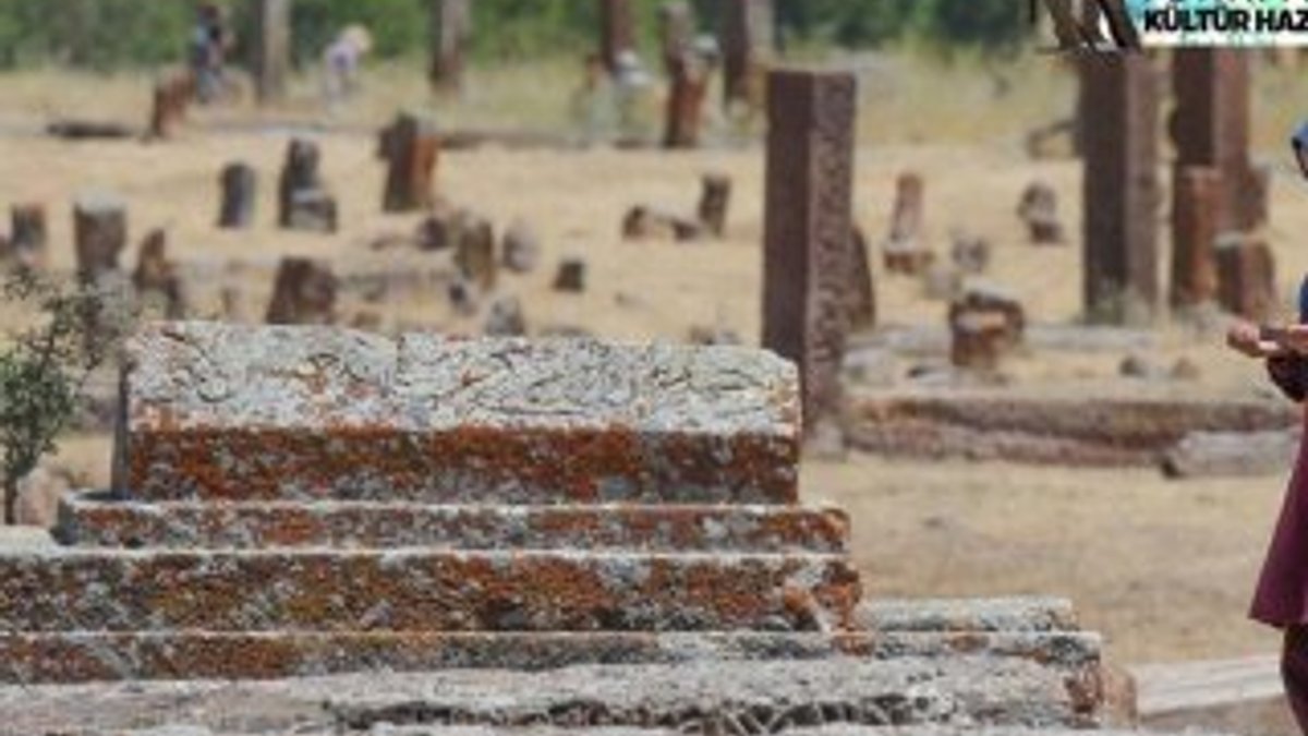 Selçuklu Meydan Mezarlığı tarihe ışık tutuyor
