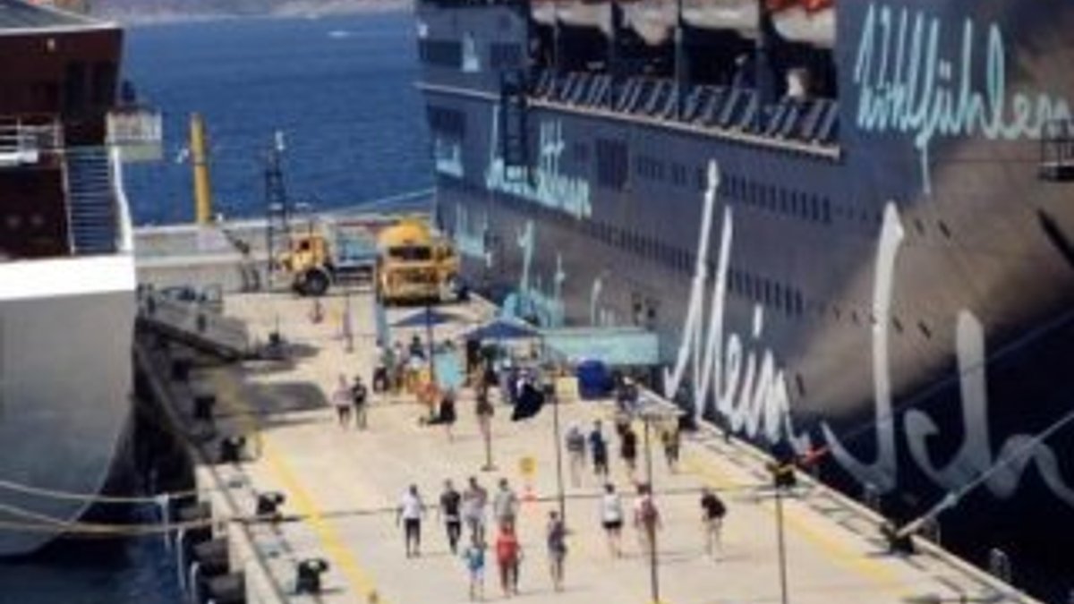 Bodrum'a gelen iki yolcu gemisi esnafı sevindirdi