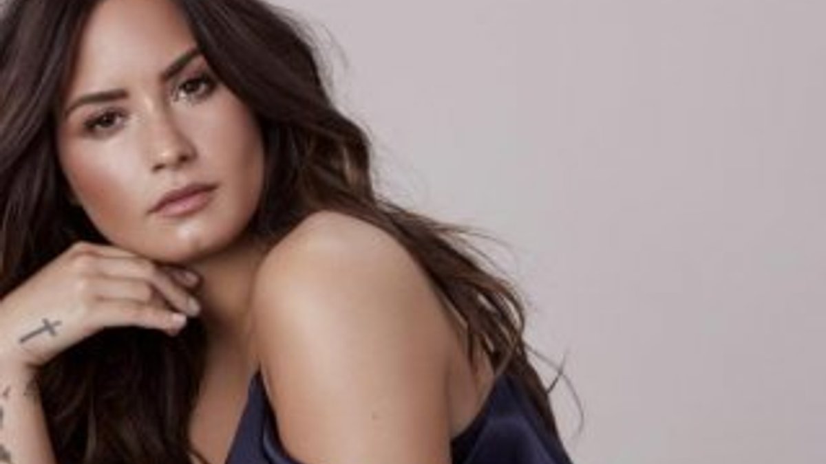 Ünlü şarkıcı Lovato aşırı dozdan hastaneye kaldırıldı