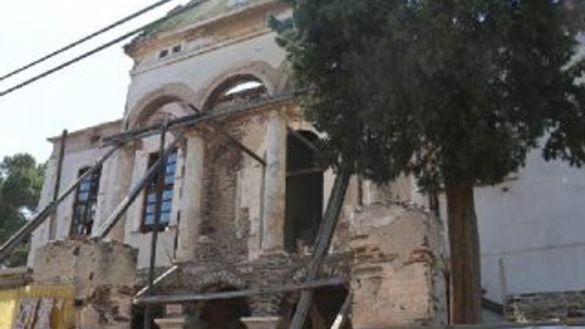 Kula'da 175 yıllık okul binası harap halde