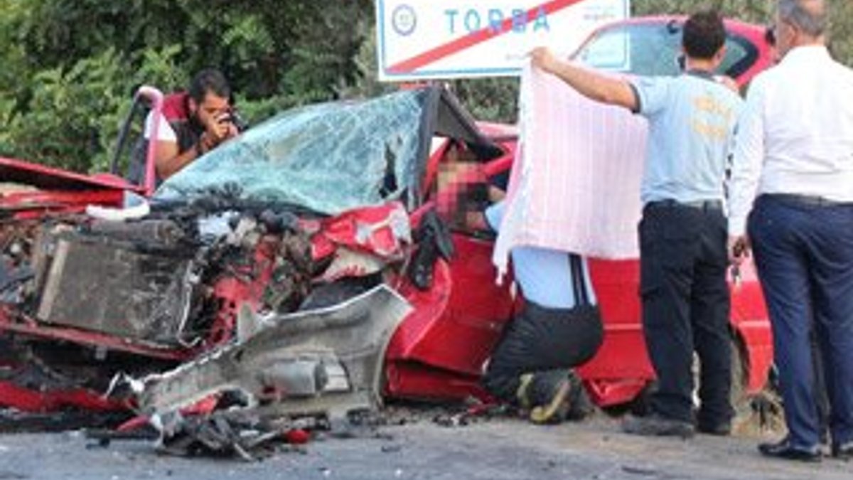 Muğla'da iki araç kafa kafaya çarpıştı: 1 ölü 3 yaralı