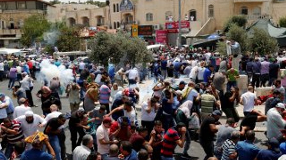 İsrail polisi cuma namazından çıkanlara saldırdı