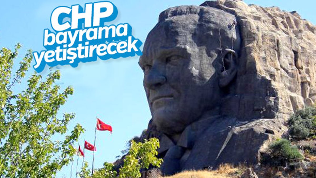 İzmir'deki Türkiye’nin en büyük Atatürk maskı bakımda