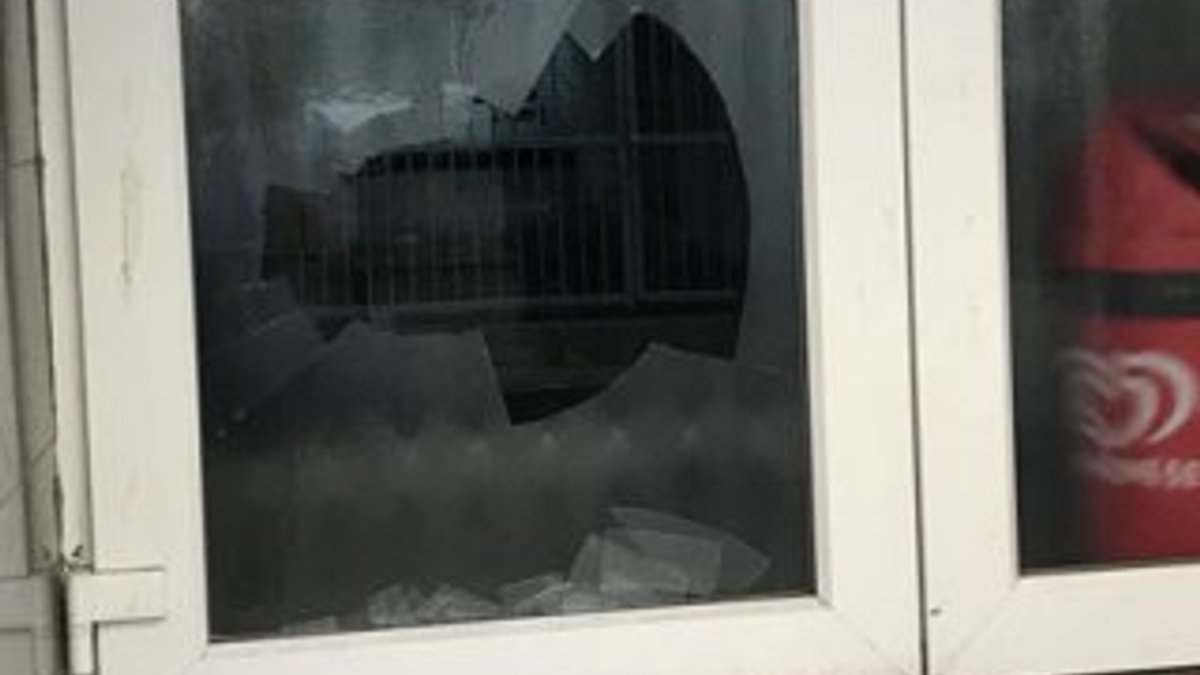Irkçılar Köln'de camiye saldırdı