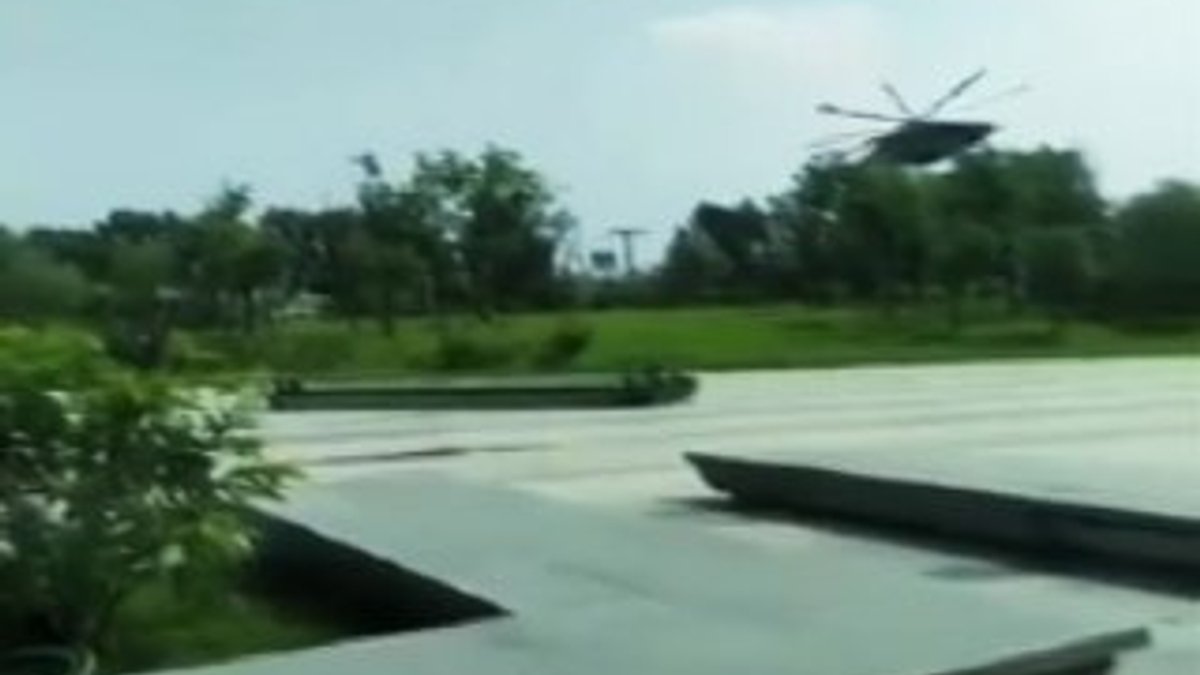 Pekin’de helikopter düştü