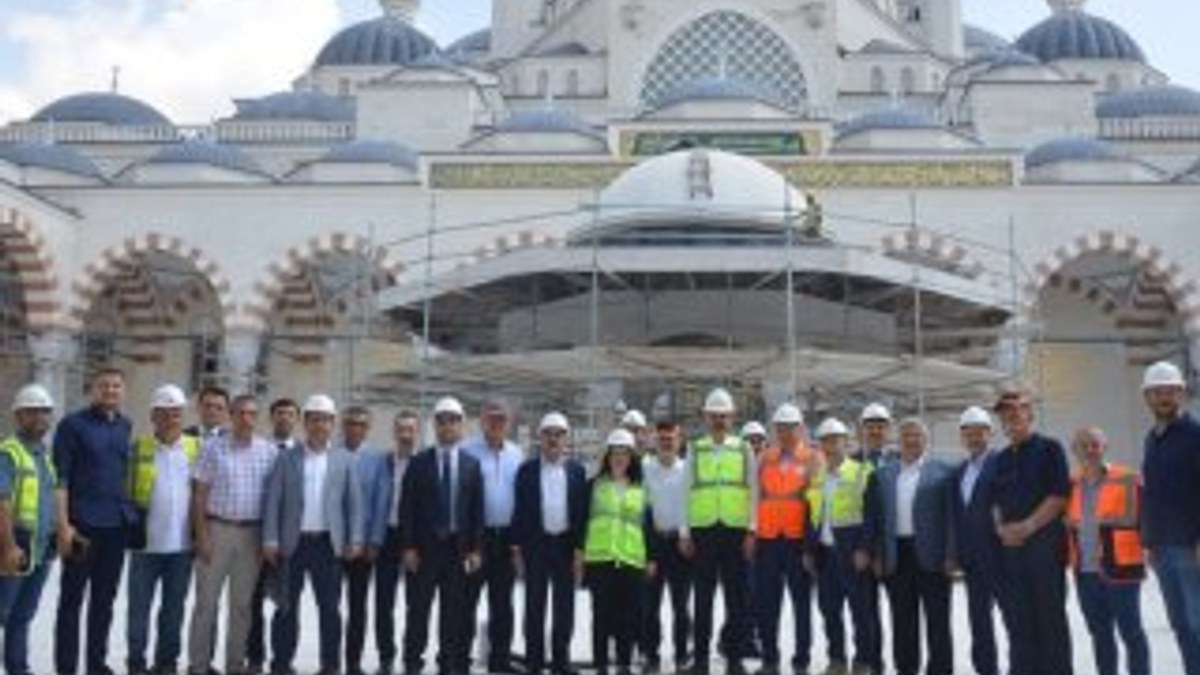 Bakan Kurum'dan Çamlıca Camii ziyareti