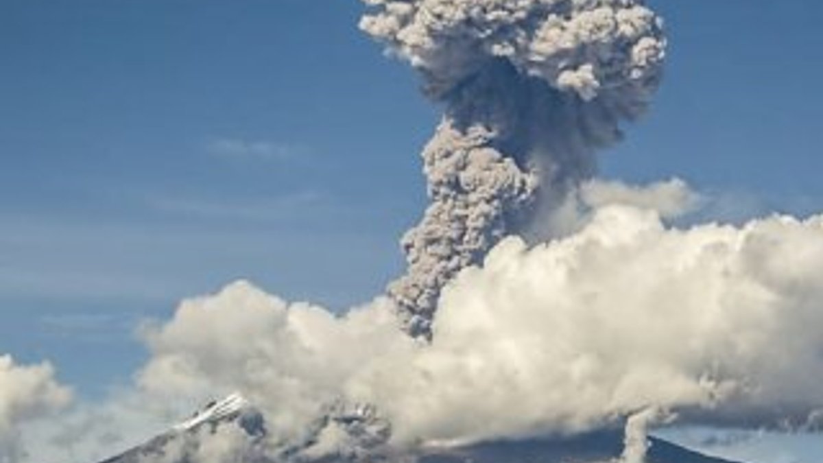 Meksika'da Popocatepetl Yanardağı patladı