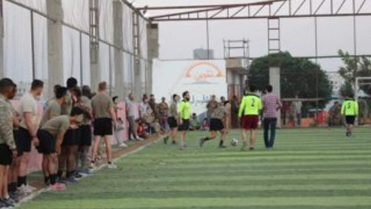 ABD Menbiç'te teröristlerle halı saha maçı yaptı