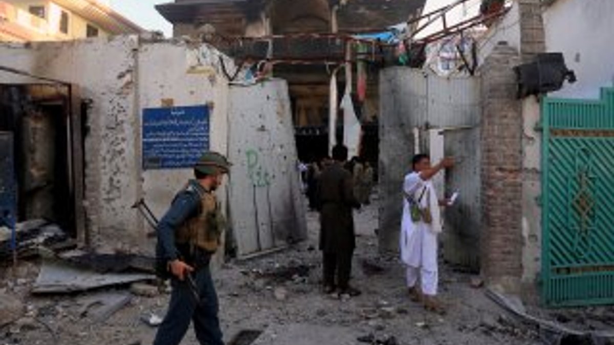 Afganistan’da camiye intihar saldırısı: En az 10 ölü