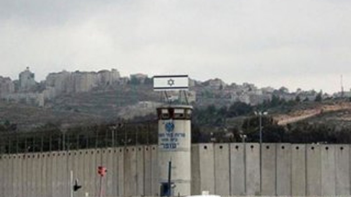 300'e yakın Filistinli İsrail hapishanelerinde tutuluyor